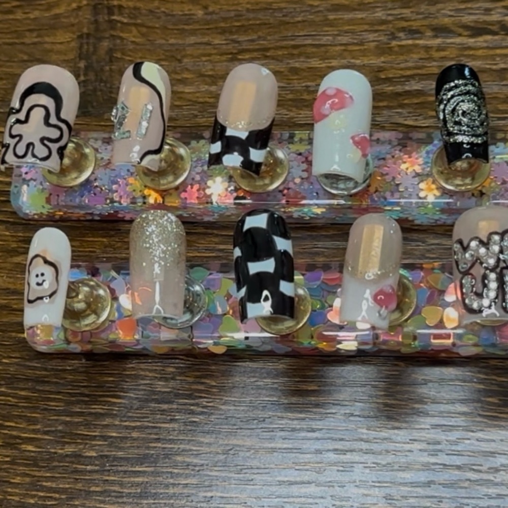 Custom Press-ons Just Message Me:)